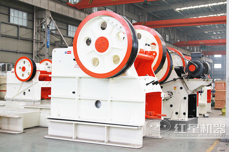 歐版鄂式破碎機(jī)，自動(dòng)調(diào)節(jié)出料粒度，產(chǎn)量高粒型好