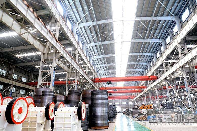 紅星大型設備生產車間，保障設備質量