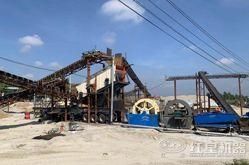 海南客戶移動(dòng)式制砂機(jī)生產(chǎn)現(xiàn)場 海南客戶移動(dòng)式制砂機(jī)生產(chǎn)現(xiàn)場