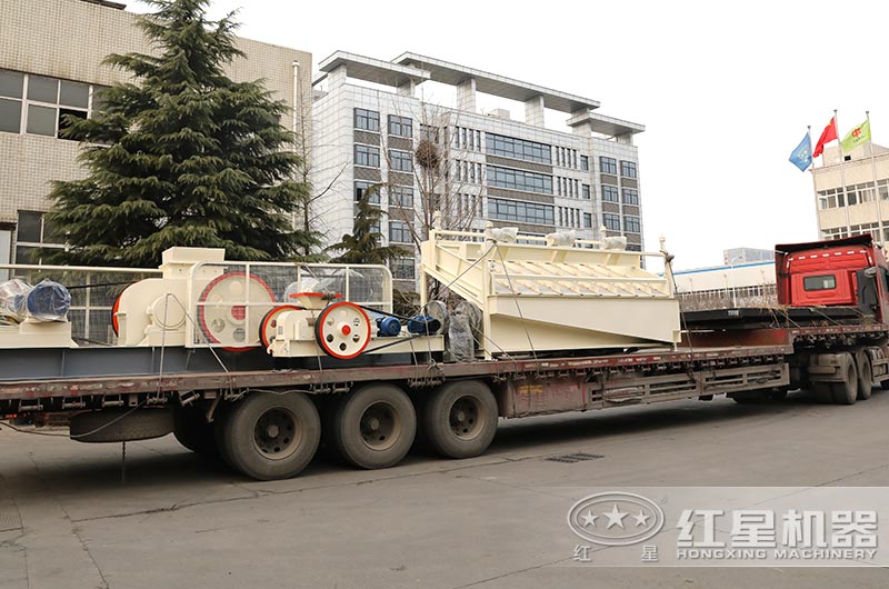 對輥式破碎機設(shè)備發(fā)貨 對輥式破碎機設(shè)備發(fā)貨