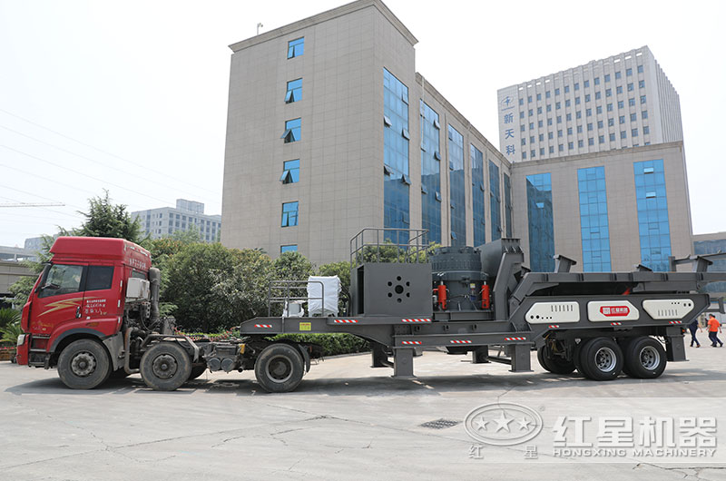 可移動(dòng)小型碎石機(jī)械設(shè)備直接開往客戶現(xiàn)場(chǎng) 可移動(dòng)小型碎石機(jī)械設(shè)備直接開往客戶現(xiàn)場(chǎng)