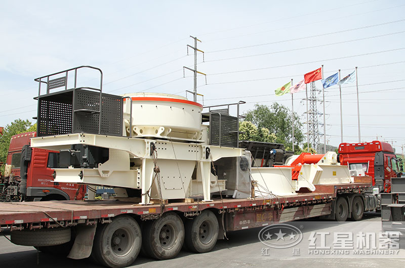 沖擊式破碎機設備裝車發(fā)貨 沖擊式破碎機設備裝車發(fā)貨