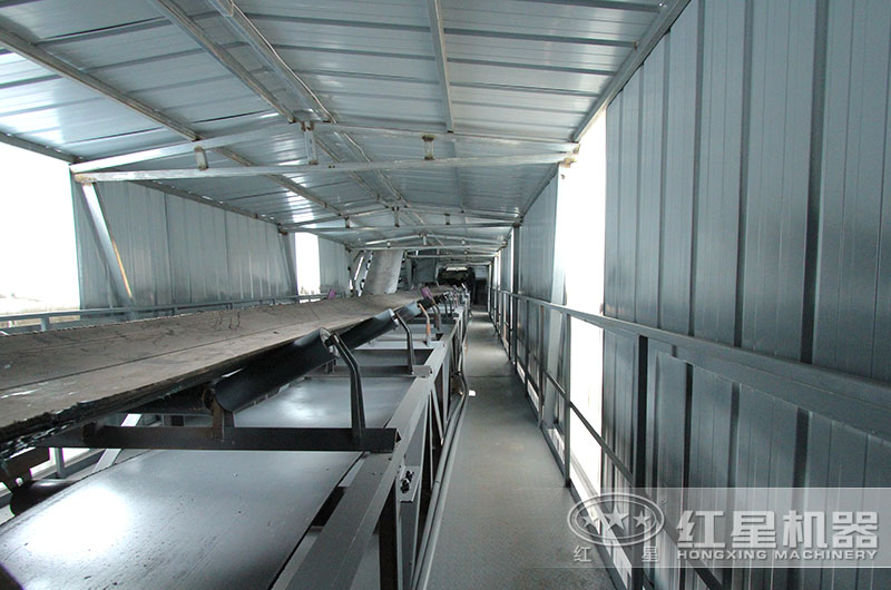 河南客戶皮帶輸送機，配置密封罩