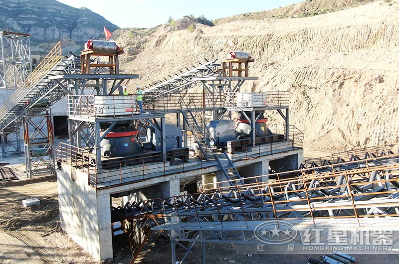 大型石頭粉碎現場圖片