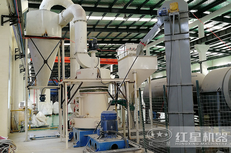 超細(xì)立式磨粉機(jī)環(huán)?，F(xiàn)場(chǎng)