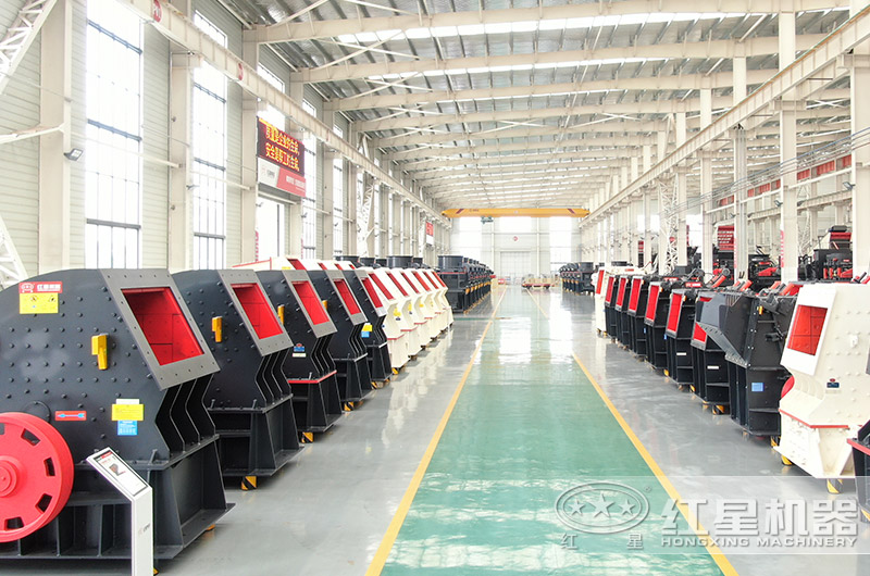 錘式破碎機廠區(qū)現(xiàn)貨