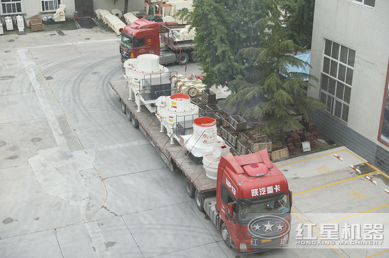 紅星成套石灰石磨粉機設備裝車發貨現場 紅星成套石灰石磨粉機設備裝車發貨現場