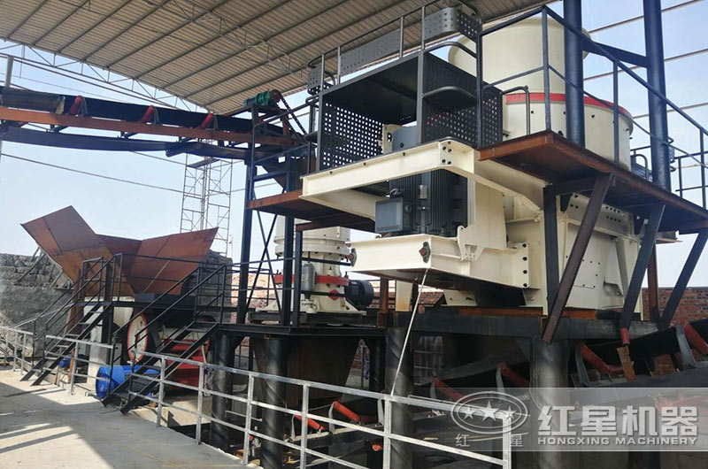 花崗巖制砂現(xiàn)場 花崗巖制砂現(xiàn)場