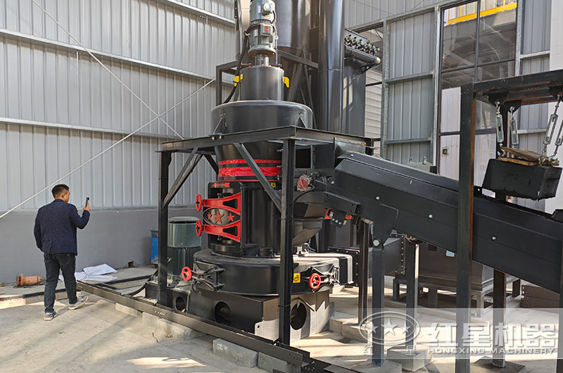 雷蒙磨粉機(jī)制粉現(xiàn)場實拍 雷蒙磨粉機(jī)制粉現(xiàn)場實拍